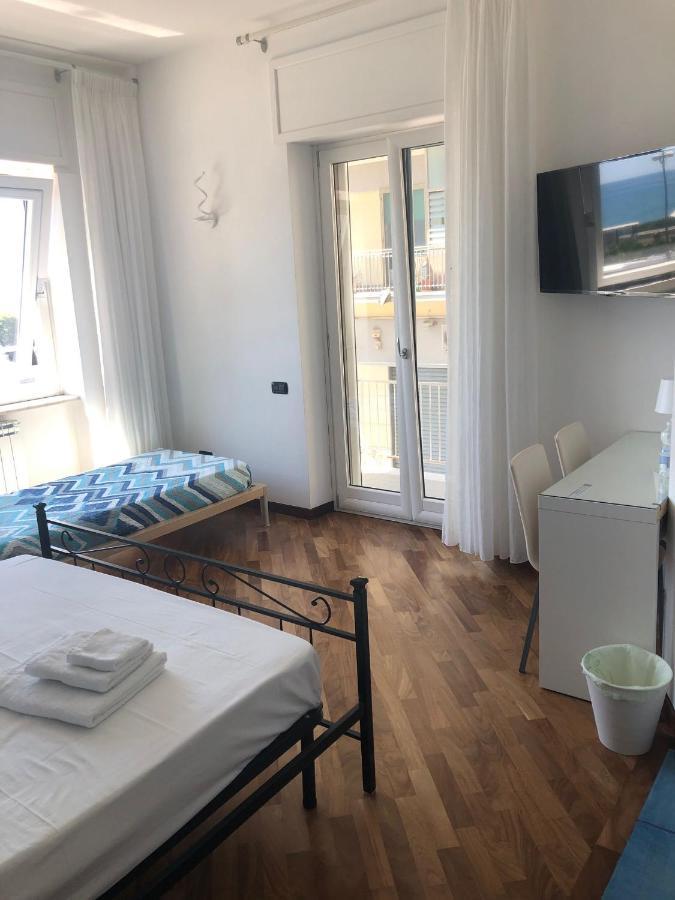 Hotel Blue Sea Salerno Esterno foto
