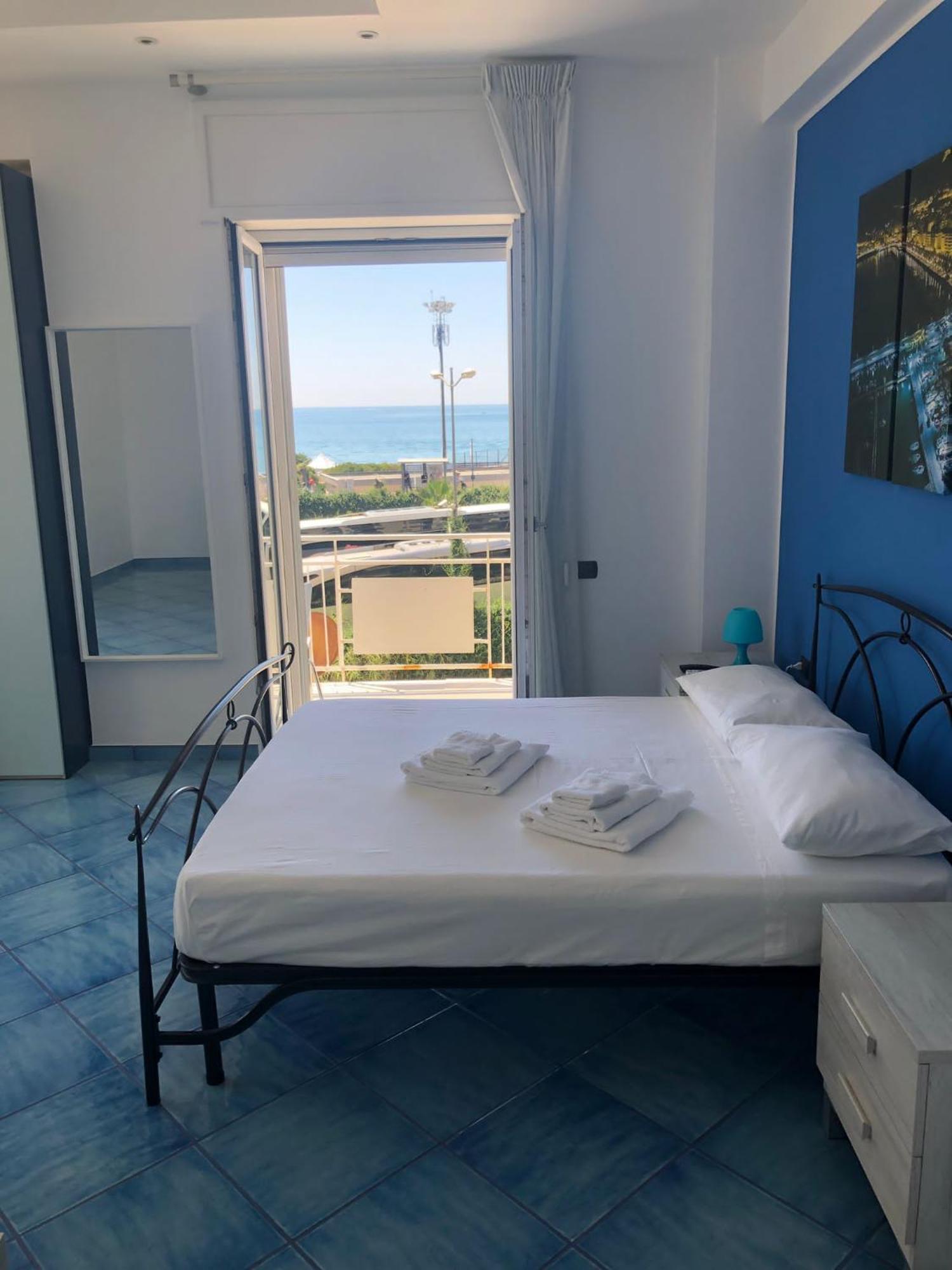 Hotel Blue Sea Salerno Esterno foto